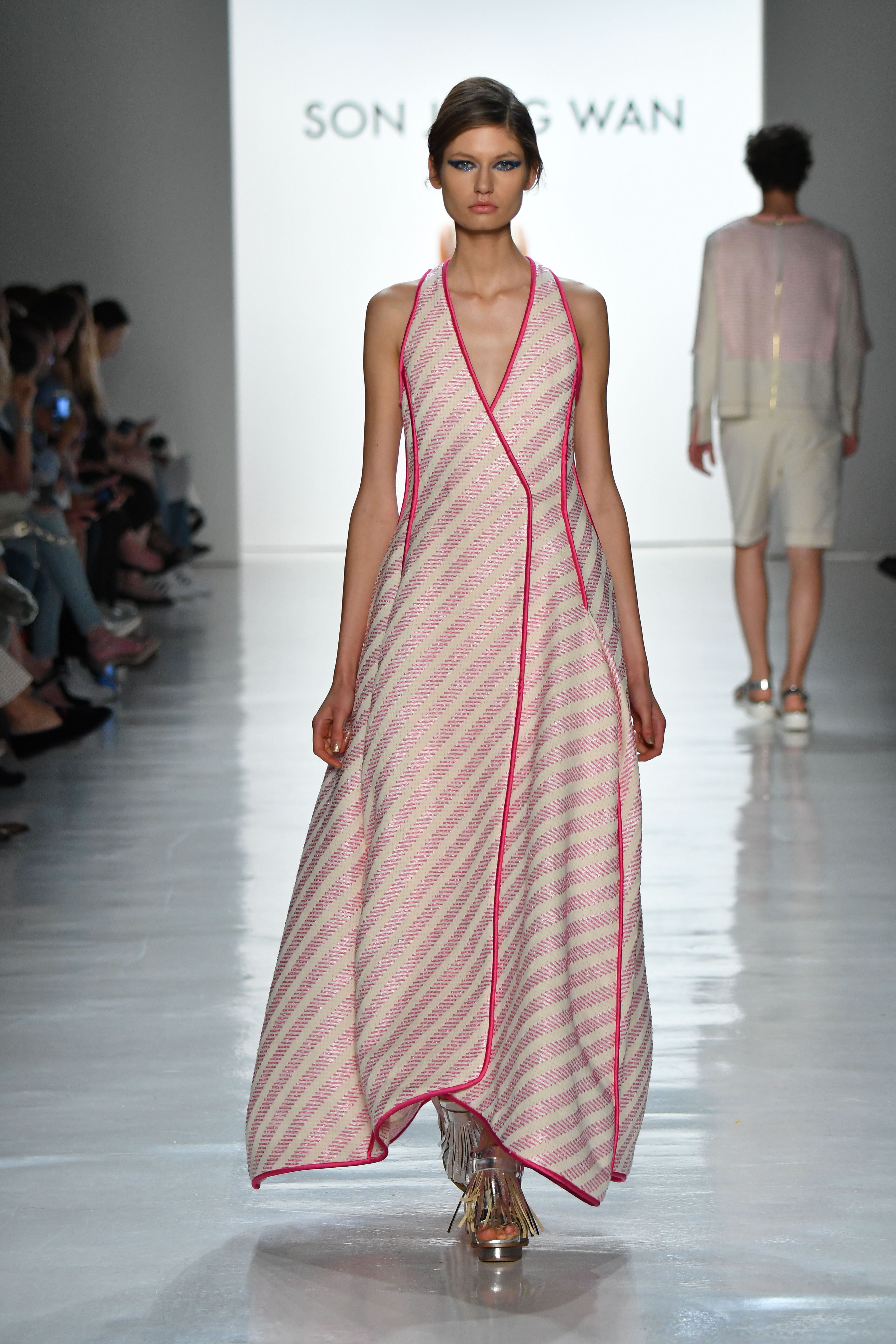 Son Jung Wan SS18 Model