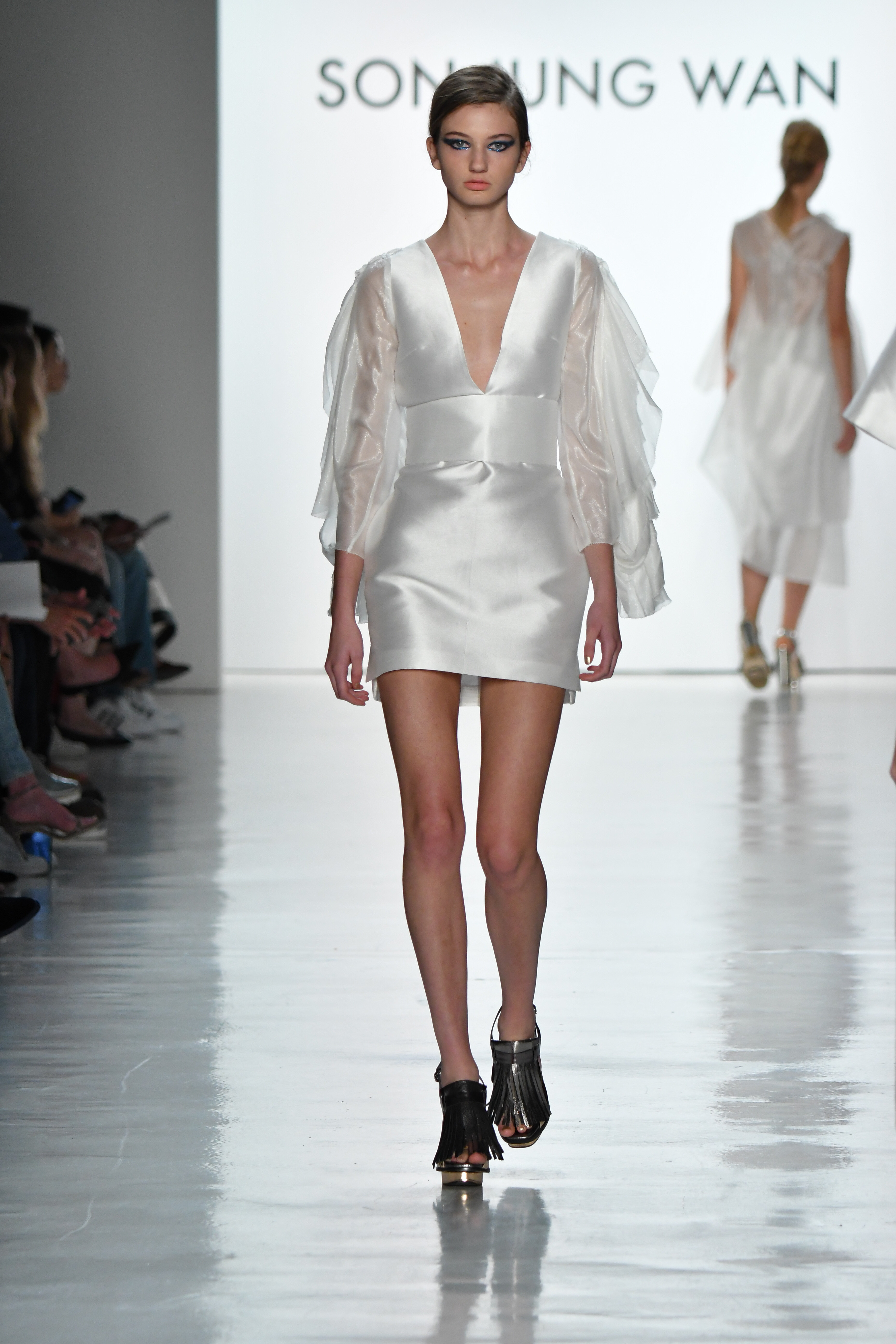 Son Jung Wan SS18 Model